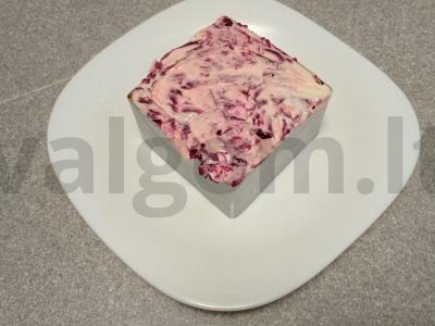 Salotas „Silkė po kailiu“ su spanguolėmis Žingsnis 8