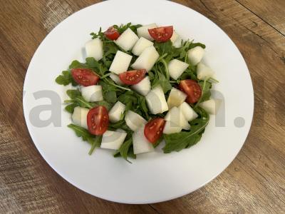 Lengvas salotas su rukola ir melionu pagrindine nuotrauka