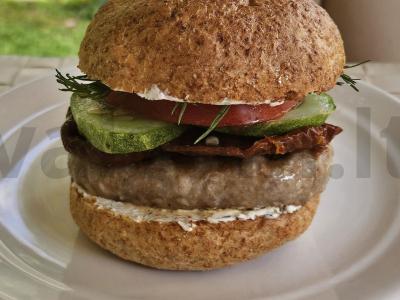 Grūdų burgeris su džiovintais pomidorais pagrindine nuotrauka