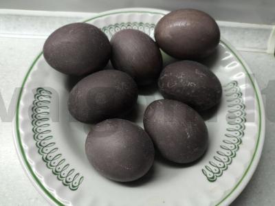 Kiaušiniai, dažyti vynu pagrindine nuotrauka