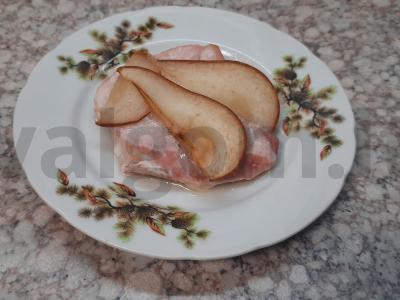 Vištienos krūtinėlė su kriauše pagrindine nuotrauka