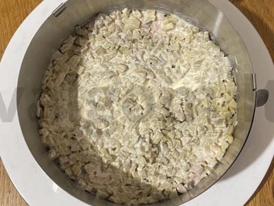 Saulėgrąžų salotos su rūkytomis vištienos krūtinėlėmis ir alyvuogėmis Žingsnis 4