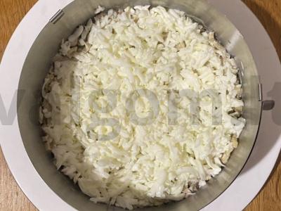 Saulėgrąžų salotos su rūkytomis vištienos krūtinėlėmis ir alyvuogėmis Žingsnis 5