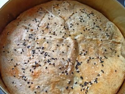 Kopūstų pyragas su šviežiais žalumynais pagrindine nuotrauka