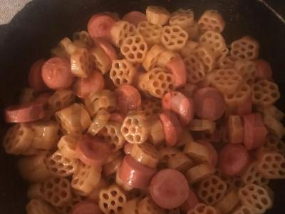 Makaronai su dešrelėmis padaže Žingsnis 3