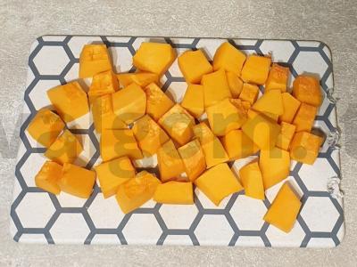 Salotas su kepta moliūgu ir rikota Žingsnis 1