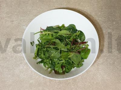 Salotas su kepta moliūgu ir rikota Žingsnis 5