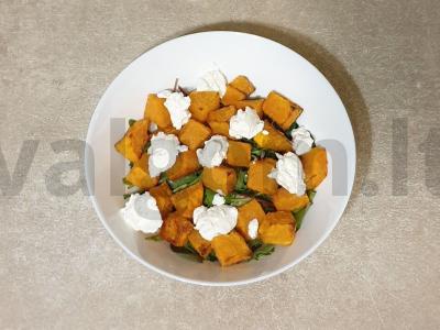 Salotas su kepta moliūgu ir rikota Žingsnis 6