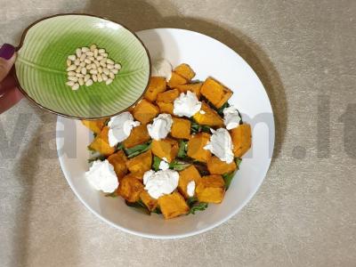 Salotas su kepta moliūgu ir rikota Žingsnis 7