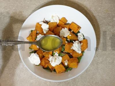 Salotas su kepta moliūgu ir rikota Žingsnis 8