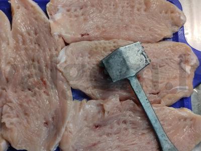 Kalakutienos kotletai grietinėlės padaže Žingsnis 1