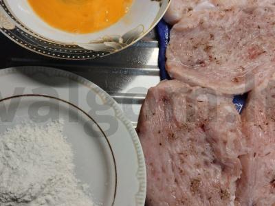 Kalakutienos kotletai grietinėlės padaže Žingsnis 2