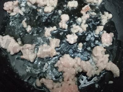 Kiaušinienė su kiaulienos faršu, sūriu ir pomidoru Žingsnis 2