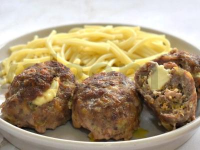 Kotletai su sūriu orkaitėje pagrindine nuotrauka