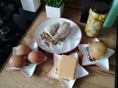 Salotas „Diplomatas“ su kiauliena, sūriu ir šampinjonais Žingsnis 1