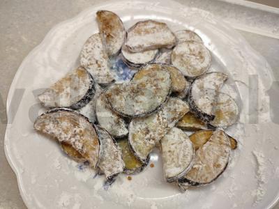 Kepti baklažanai su grietinės padažu Žingsnis 2