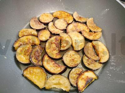 Kepti baklažanai su grietinės padažu Žingsnis 3