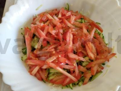 Skanus salotas su kukurūzais, korėjietiška morkų ir adygei sūriu Žingsnis 4