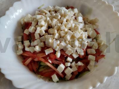 Skanus salotas su kukurūzais, korėjietiška morkų ir adygei sūriu Žingsnis 5