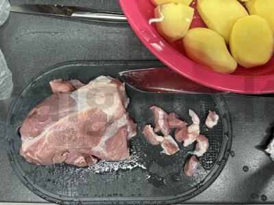 Indeliai su bulvėmis ir kiauliena namuose Žingsnis 1