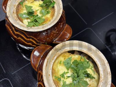 Indeliai su bulvėmis ir kiauliena namuose pagrindine nuotrauka