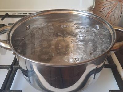 Sriuba su žuvies konservais, daržovėmis ir žolelėmis Žingsnis 1