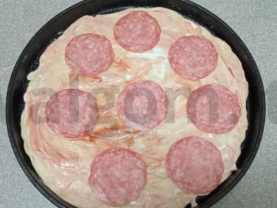 Pica su rūkytos dešros, sūriu ir baziliku Žingsnis 4