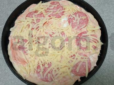 Pica su rūkytos dešros, sūriu ir baziliku Žingsnis 5