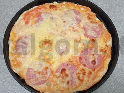 Pica su rūkytos dešros, sūriu ir baziliku Žingsnis 6