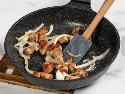 Troškintas mėsa su morkomis Žingsnis 4