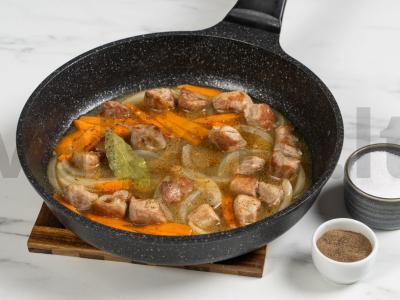 Troškintas mėsa su morkomis Žingsnis 7