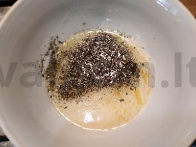 Skaniausias duona su brie sūriu ir spanguolėmis Žingsnis 1