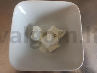 Švelnūs skrebučiai su varške ir šviežiomis mėlynėmis Žingsnis 3