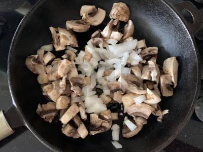 Bulvytė, kepta su pievagrybiais Žingsnis 1