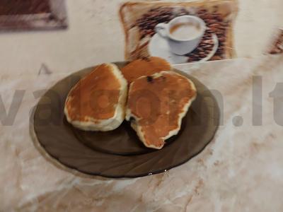 Purūs blynai su razinomis pagrindine nuotrauka