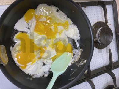 Kiaušiniai su trumų aliejumi Žingsnis 2