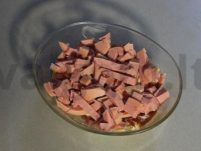 Sluoksniuotas salotas su kumpiu ir sūriu Žingsnis 9