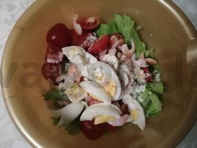 Salotas su krevetėmis „A-la Caesar“ ir džiovintais česnakais Žingsnis 10