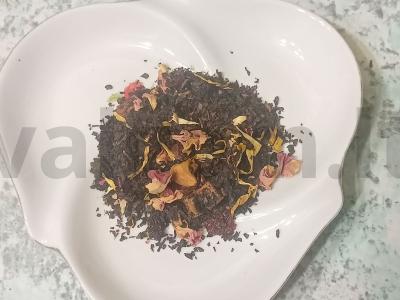 Juodasis arbata su rožių žiedlapiais, obuolių gabaliukais ir avietėmis Žingsnis 1