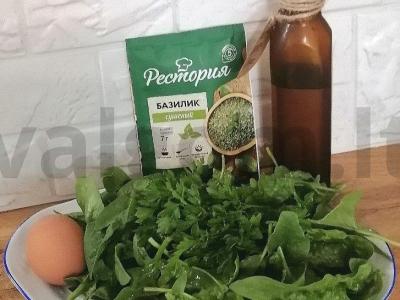 Salotos su špinatais ir kanapių aliejumi Žingsnis 1