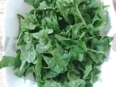 Salotos su špinatais ir kanapių aliejumi Žingsnis 2