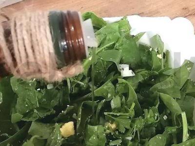 Salotos su špinatais ir kanapių aliejumi Žingsnis 6