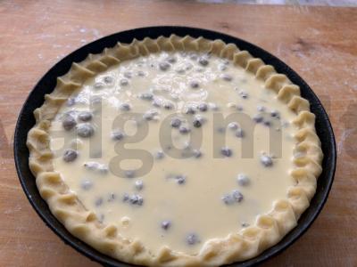 Grietinės pyragas ant smėlinio tešlos su miško uogomis Žingsnis 7