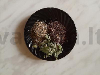 Imunitetą stiprinantis arbata su dobilų žiedais Žingsnis 1