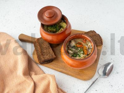 Menkių patiekalas puoduose pagrindine nuotrauka