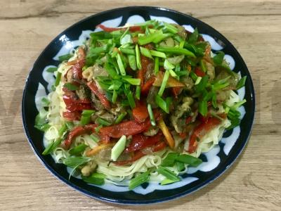 Nudų su daržovėmis, prieskoniais ir žolelėmis pagrindine nuotrauka