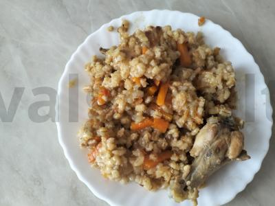 Perlų ir vištienos plovas pagrindine nuotrauka