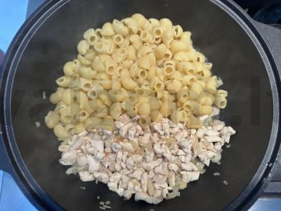 Makaronai su vištiena grietinėlės-sūrio padaže Žingsnis 3