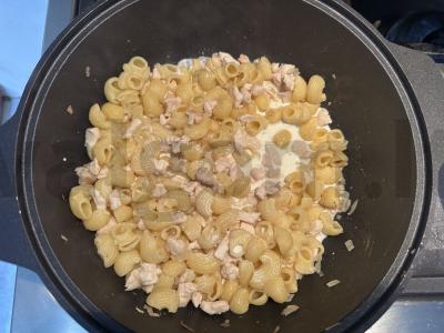 Makaronai su vištiena grietinėlės-sūrio padaže Žingsnis 4