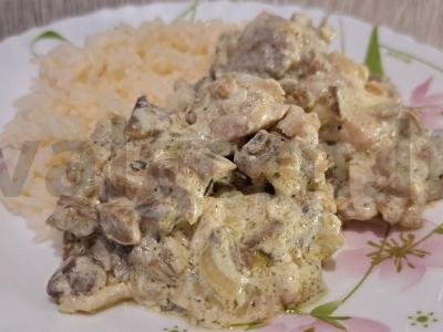 Vištienos filė su grybais grietinėlėje pagrindine nuotrauka